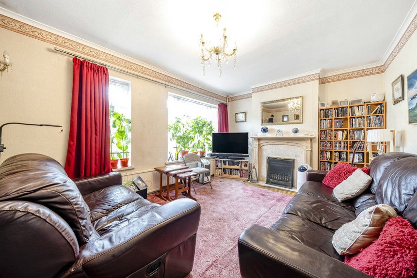 for sale hazeldene gardens london 33758 - Gibbs Gillespie