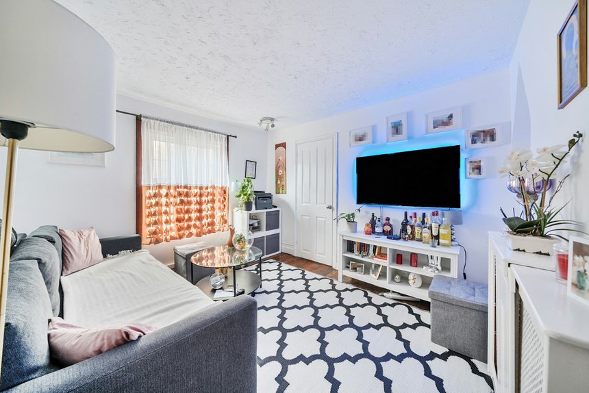 under offer montague road london 33762 - Gibbs Gillespie