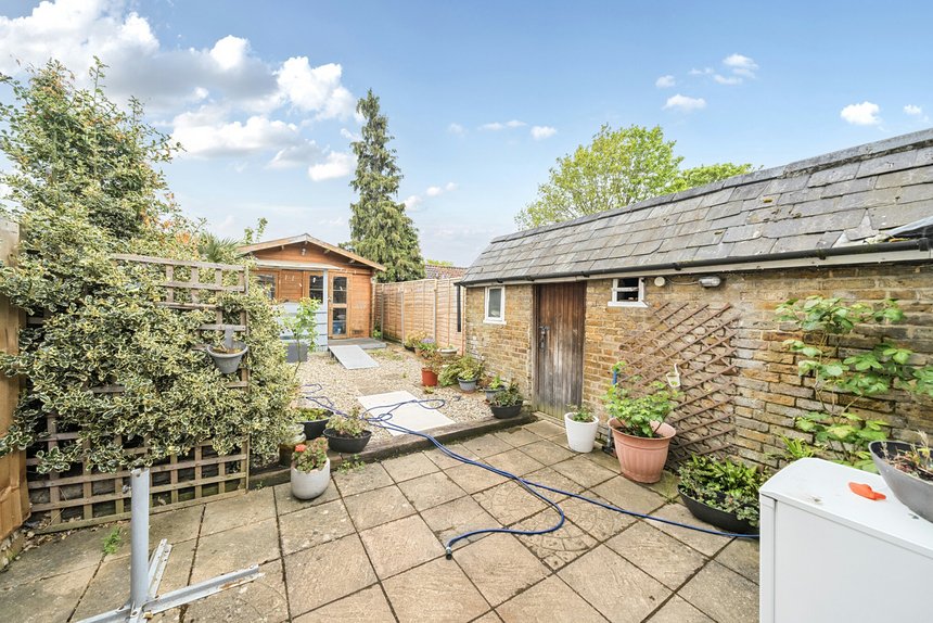 under offer montague road london 33762 - Gibbs Gillespie