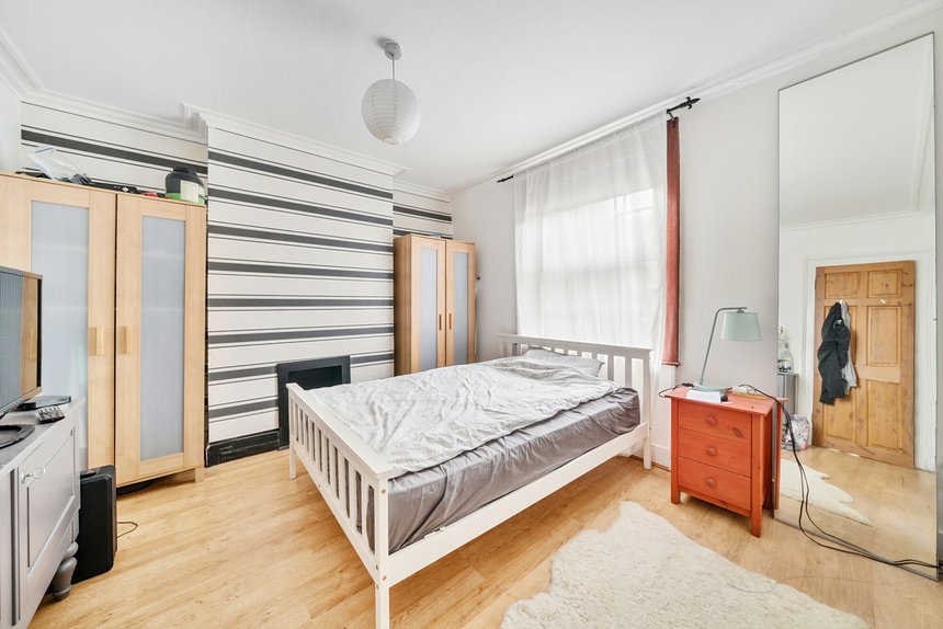 under offer montague road london 33762 - Gibbs Gillespie