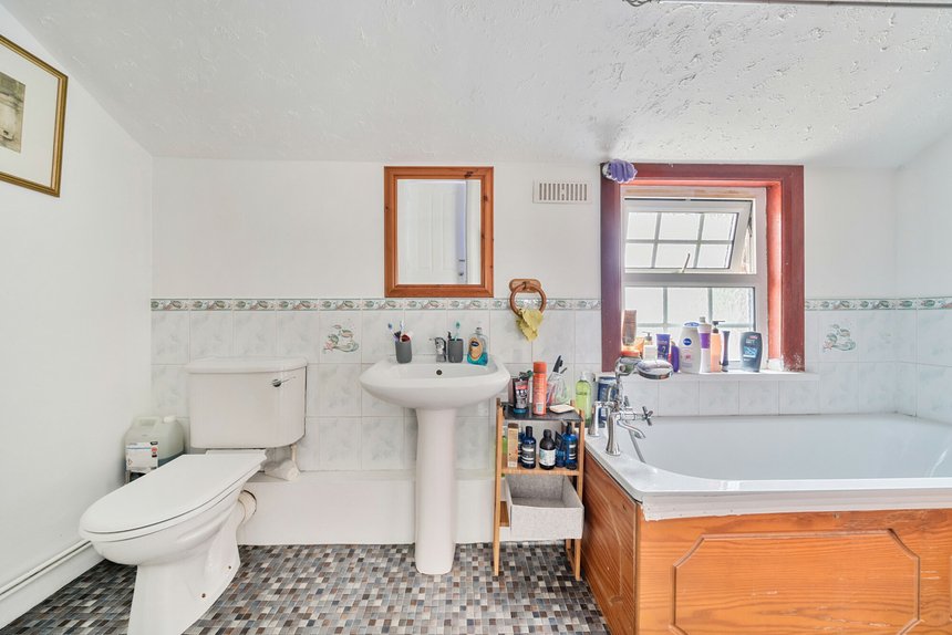under offer montague road london 33762 - Gibbs Gillespie