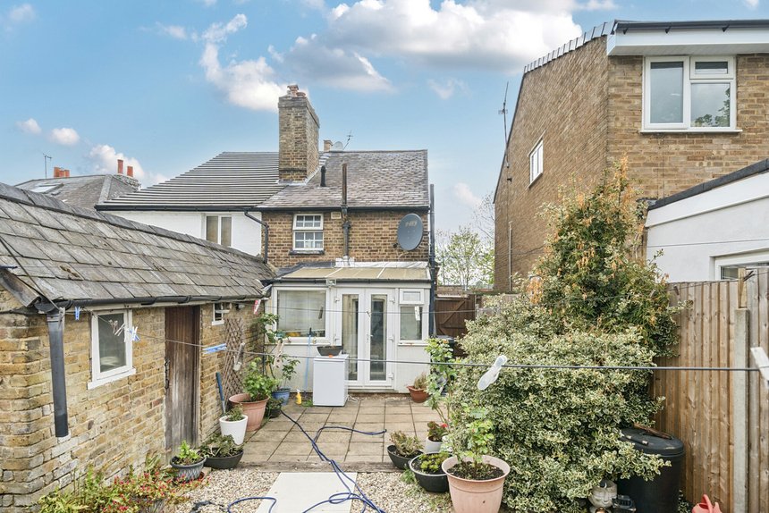 under offer montague road london 33762 - Gibbs Gillespie