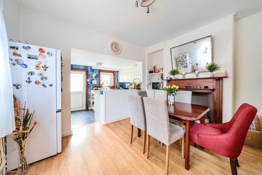 under offer montague road london 33762 - Gibbs Gillespie