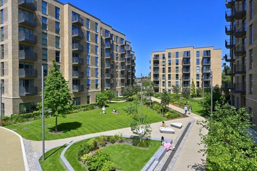 under offer horlicks quarter london 33770 - Gibbs Gillespie