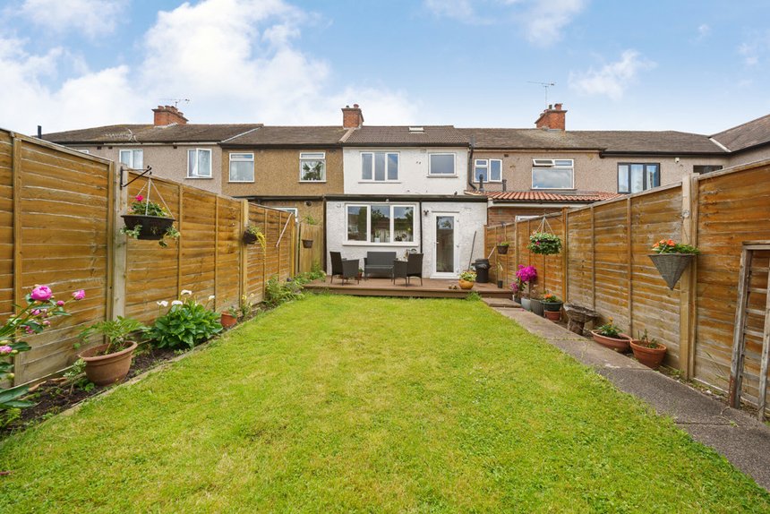 under offer hartland drive london 33773 - Gibbs Gillespie