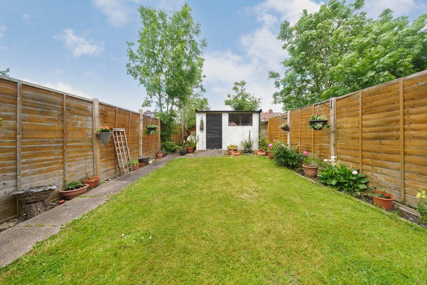 under offer hartland drive london 33773 - Gibbs Gillespie