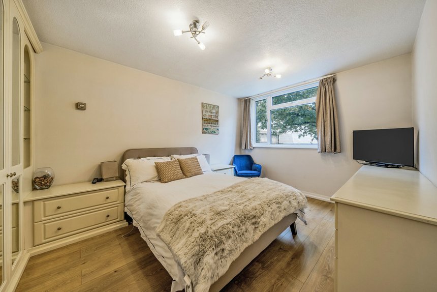 for sale helston close london 33783 - Gibbs Gillespie