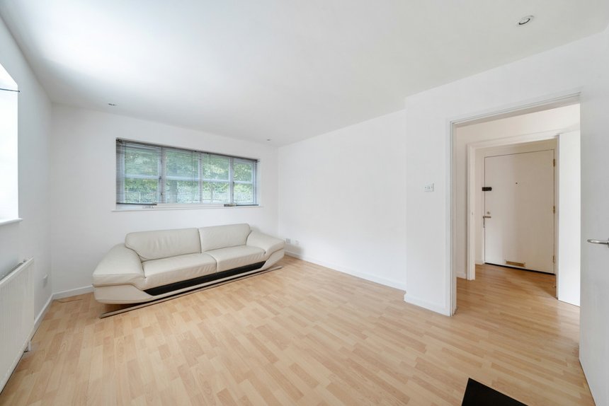 for sale sandalwood drive london 33785 - Gibbs Gillespie