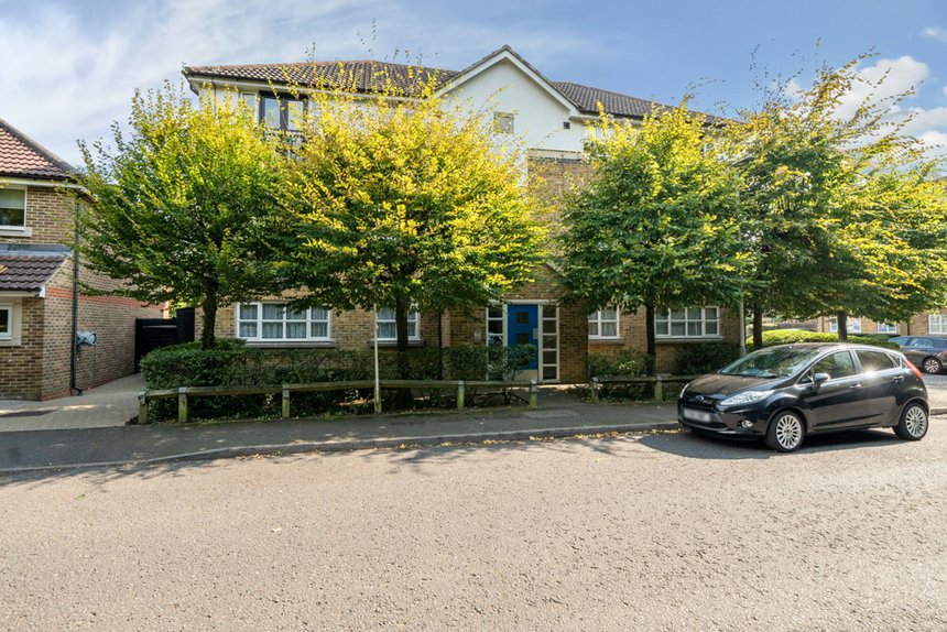 for sale sandalwood drive london 33785 - Gibbs Gillespie