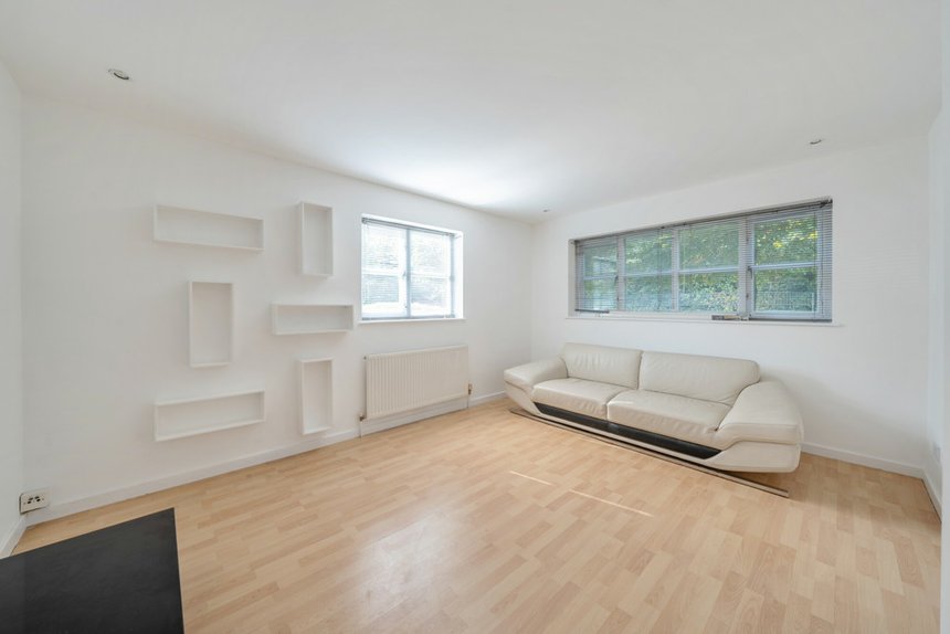 for sale sandalwood drive london 33785 - Gibbs Gillespie