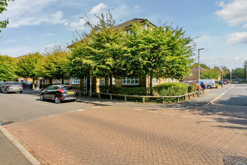 for sale sandalwood drive london 33785 - Gibbs Gillespie