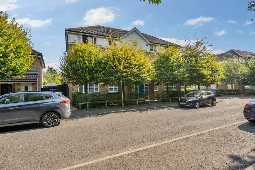 for sale sandalwood drive london 33785 - Gibbs Gillespie