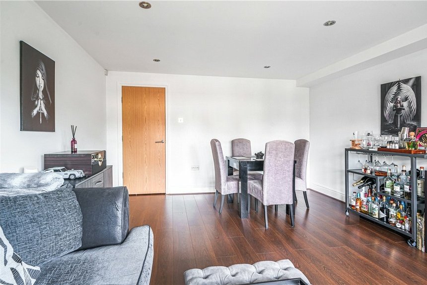 for sale west end avenue london 33786 - Gibbs Gillespie