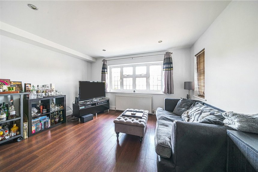 for sale west end avenue london 33786 - Gibbs Gillespie