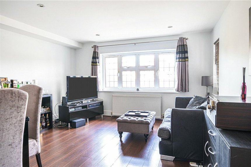 for sale west end avenue london 33786 - Gibbs Gillespie