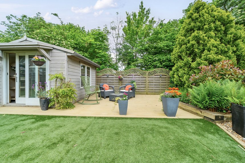 under offer wheelers drive london 33795 - Gibbs Gillespie