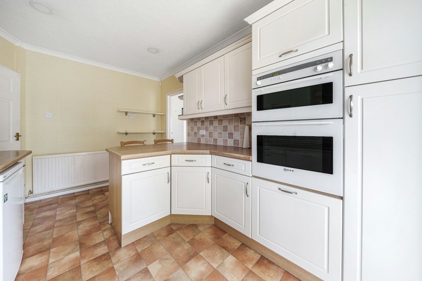 under offer wheatley way london 33805 - Gibbs Gillespie