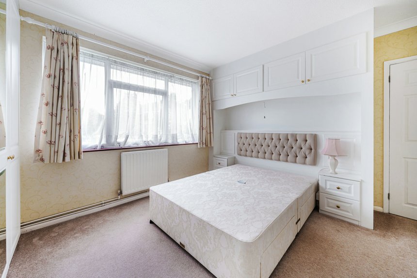 under offer wheatley way london 33805 - Gibbs Gillespie