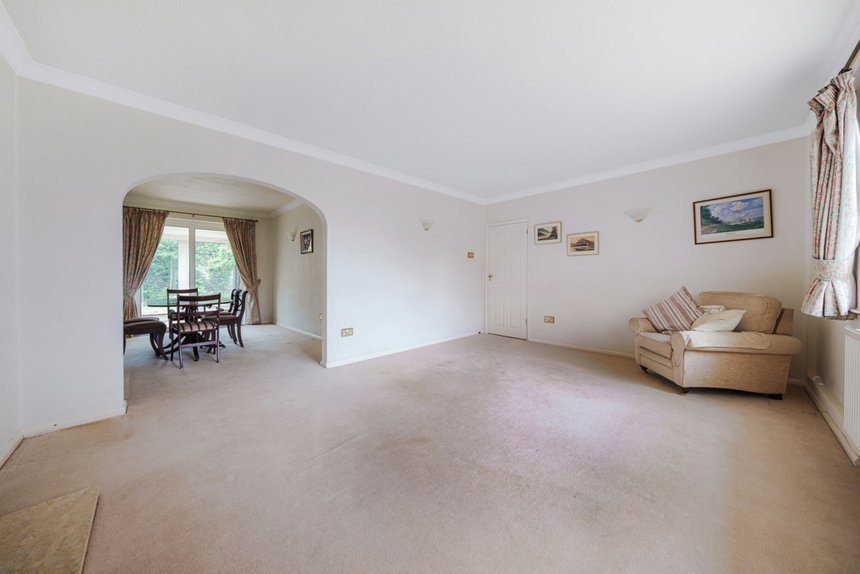 under offer wheatley way london 33805 - Gibbs Gillespie