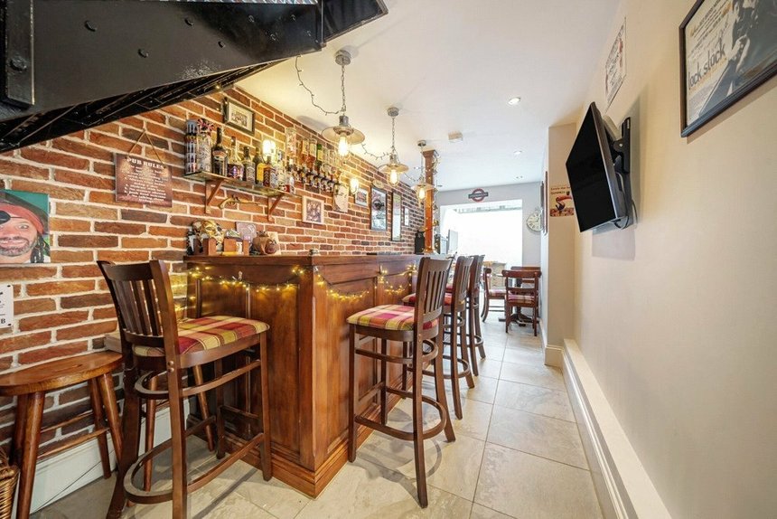 under offer hamilton road london 33806 - Gibbs Gillespie