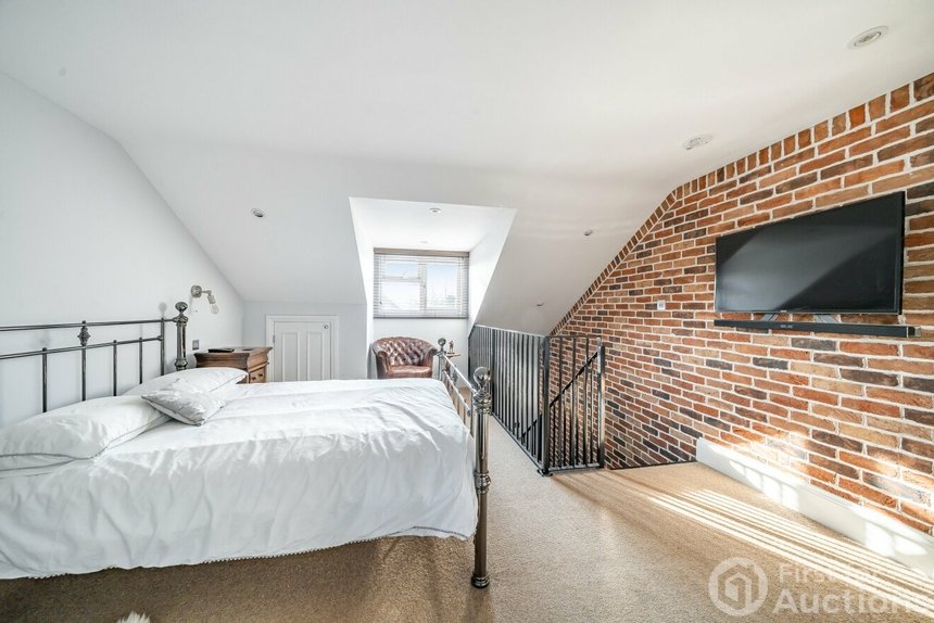 under offer hamilton road london 33806 - Gibbs Gillespie