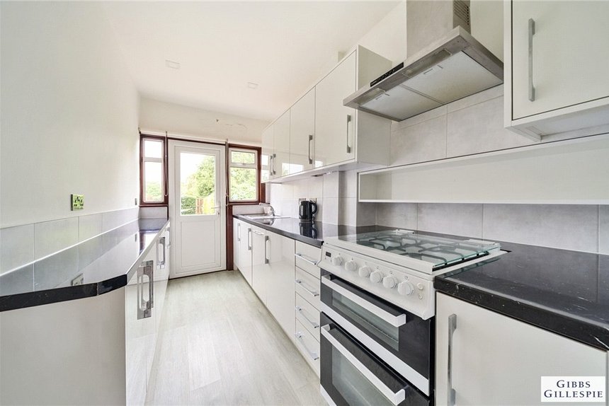 under offer drake road london 33809 - Gibbs Gillespie