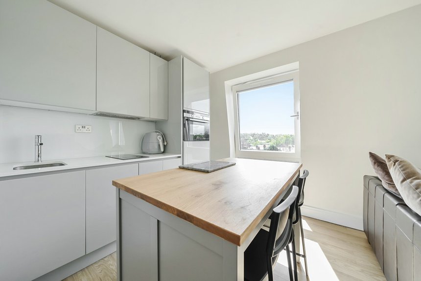 under offer high street london 33812 - Gibbs Gillespie