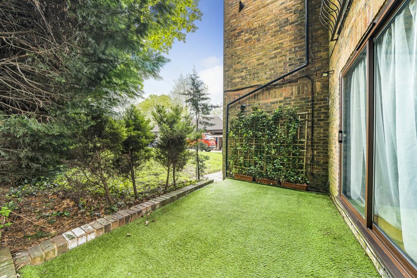 under offer kingsend london 33814 - Gibbs Gillespie