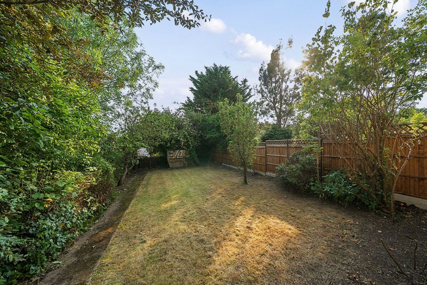 under offer mount drive london 33829 - Gibbs Gillespie