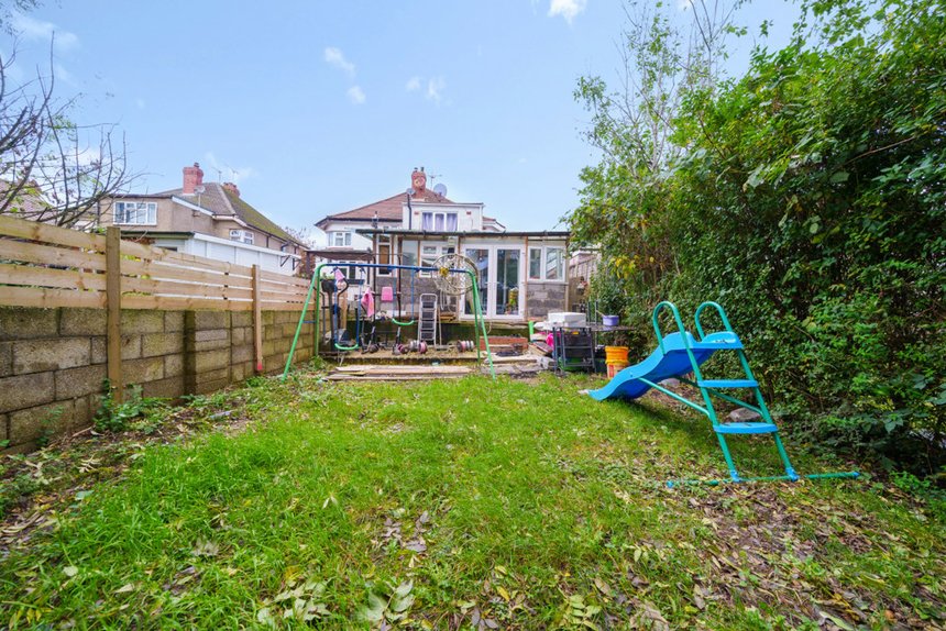 under offer wood end lane london 33844 - Gibbs Gillespie