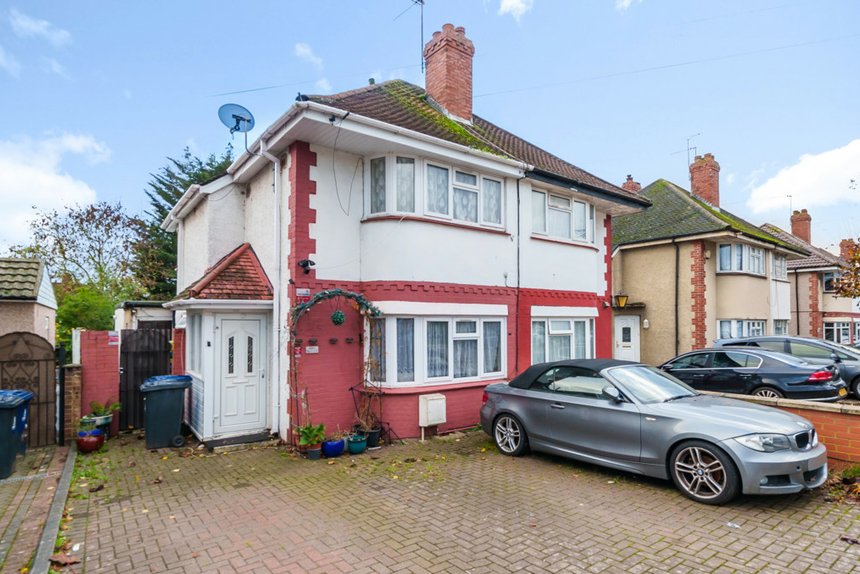 under offer wood end lane london 33844 - Gibbs Gillespie