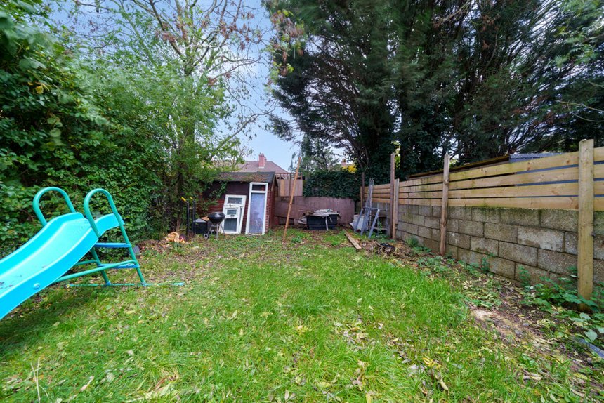 under offer wood end lane london 33844 - Gibbs Gillespie