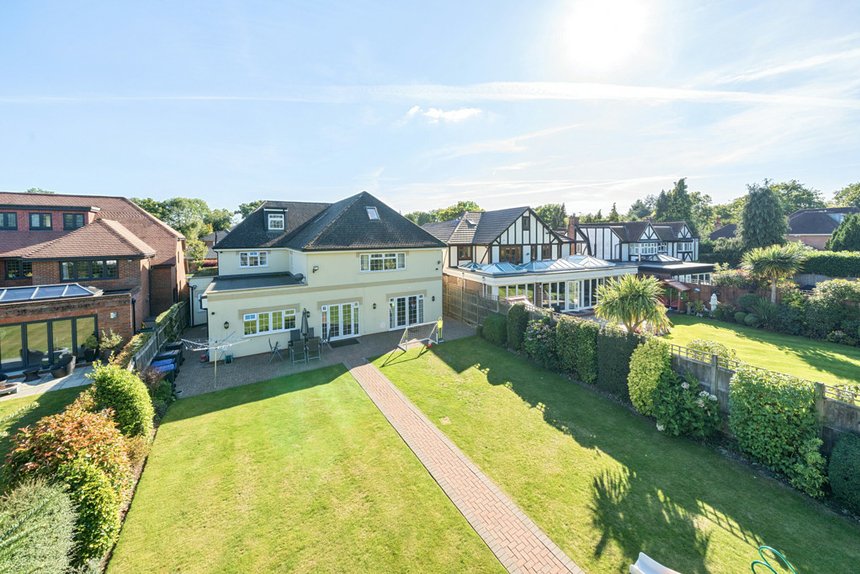 for sale dukes wood drive london 33872 - Gibbs Gillespie