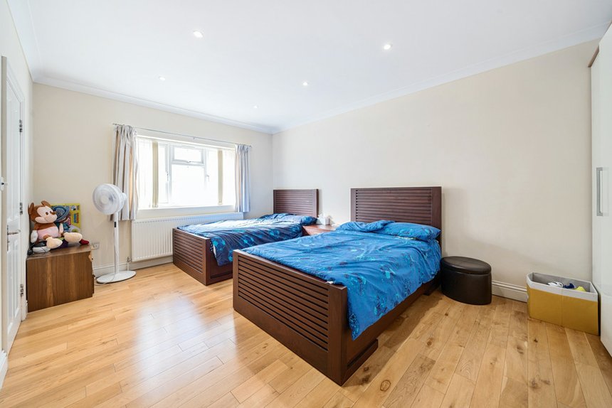 for sale dukes wood drive london 33872 - Gibbs Gillespie