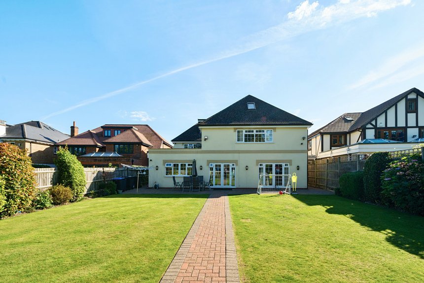 for sale dukes wood drive london 33872 - Gibbs Gillespie