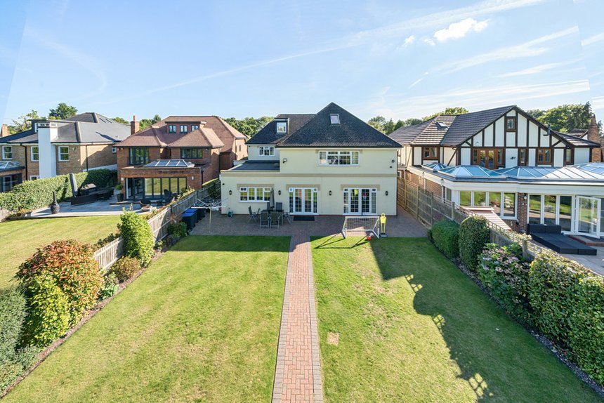 for sale dukes wood drive london 33872 - Gibbs Gillespie