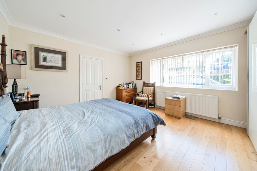 for sale dukes wood drive london 33872 - Gibbs Gillespie