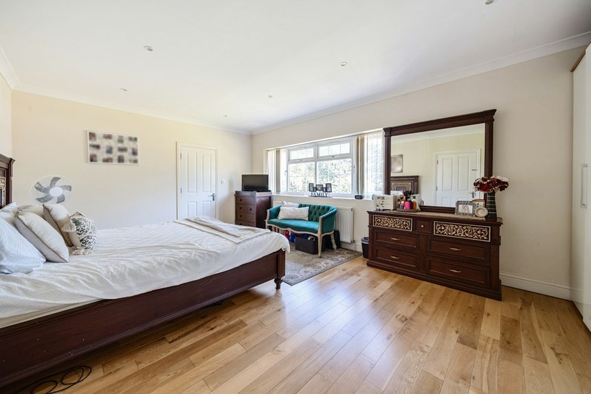 for sale dukes wood drive london 33872 - Gibbs Gillespie