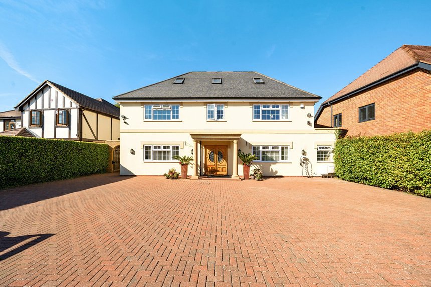 for sale dukes wood drive london 33872 - Gibbs Gillespie