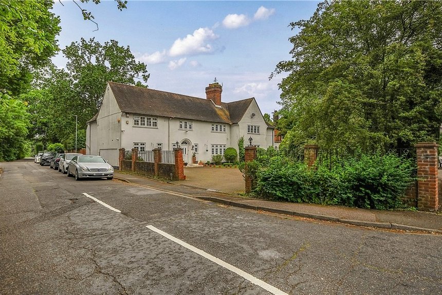 for sale ducks hill road london 33885 - Gibbs Gillespie