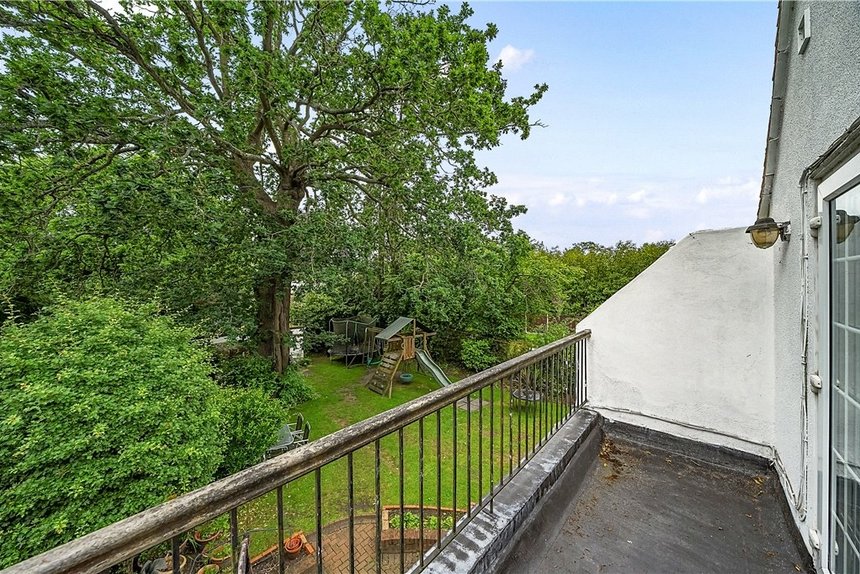 for sale ducks hill road london 33885 - Gibbs Gillespie