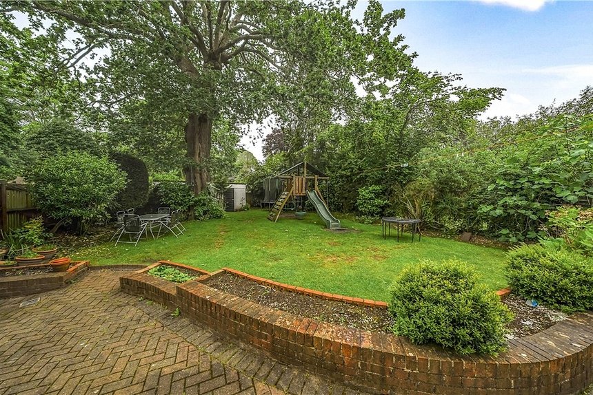 for sale ducks hill road london 33885 - Gibbs Gillespie