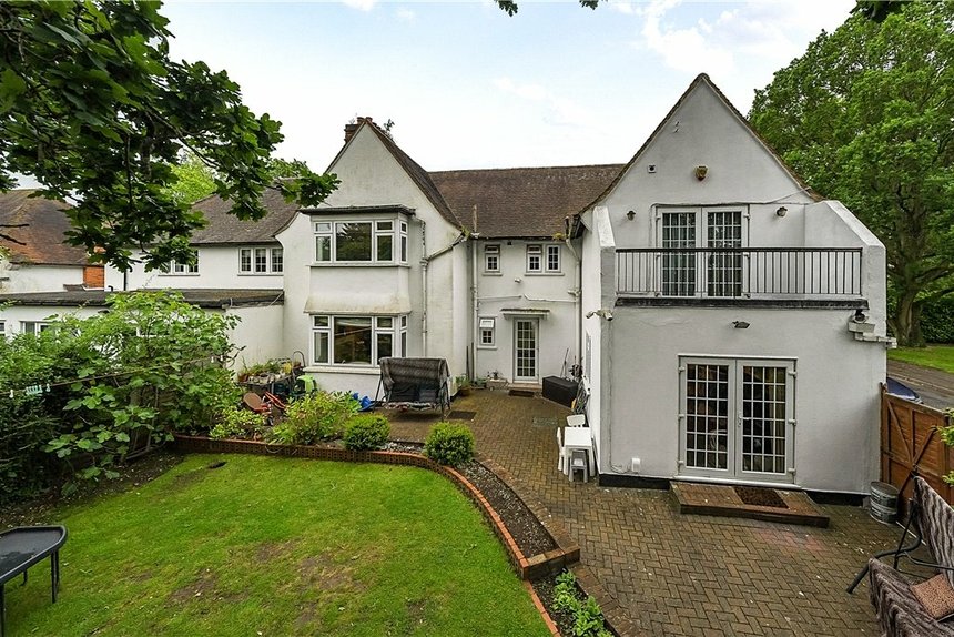 for sale ducks hill road london 33885 - Gibbs Gillespie