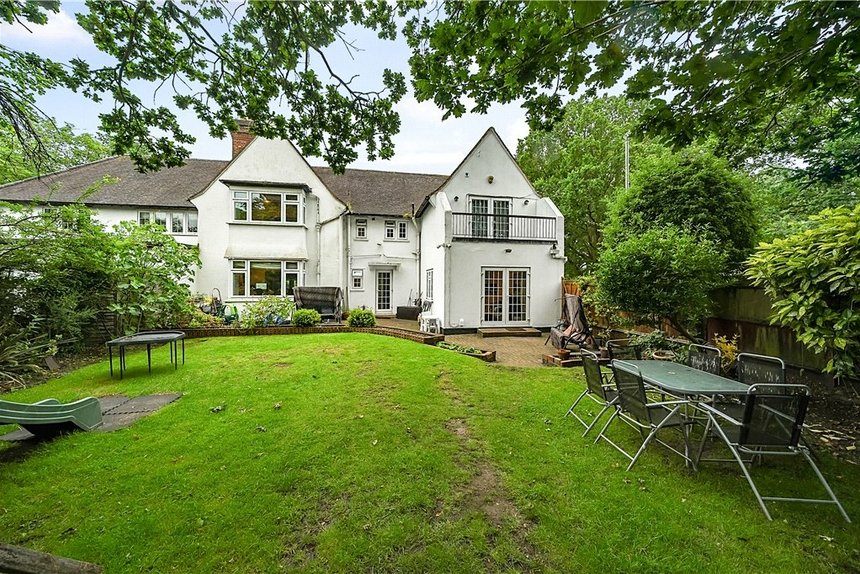 for sale ducks hill road london 33885 - Gibbs Gillespie