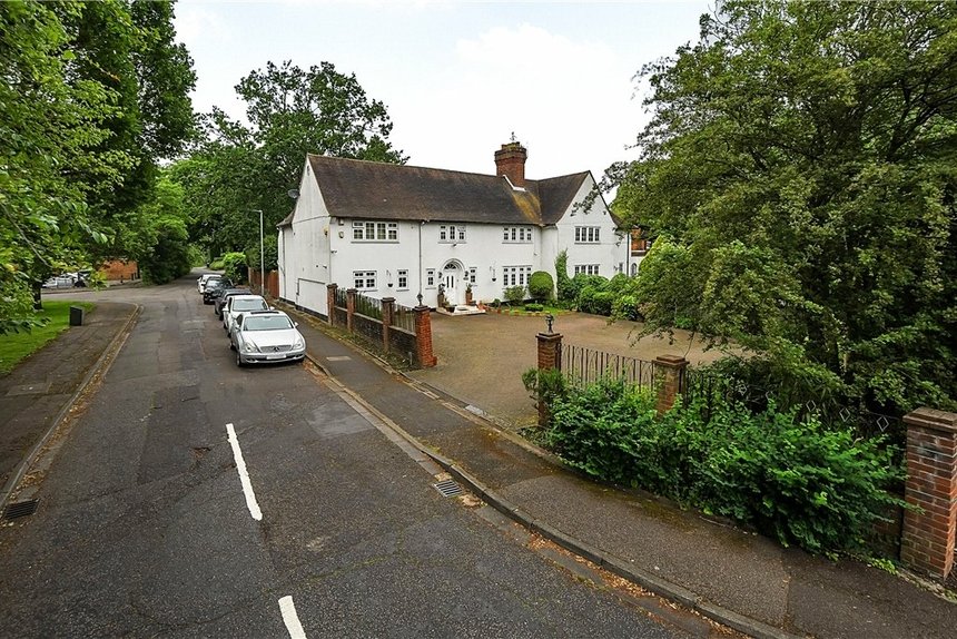 for sale ducks hill road london 33885 - Gibbs Gillespie