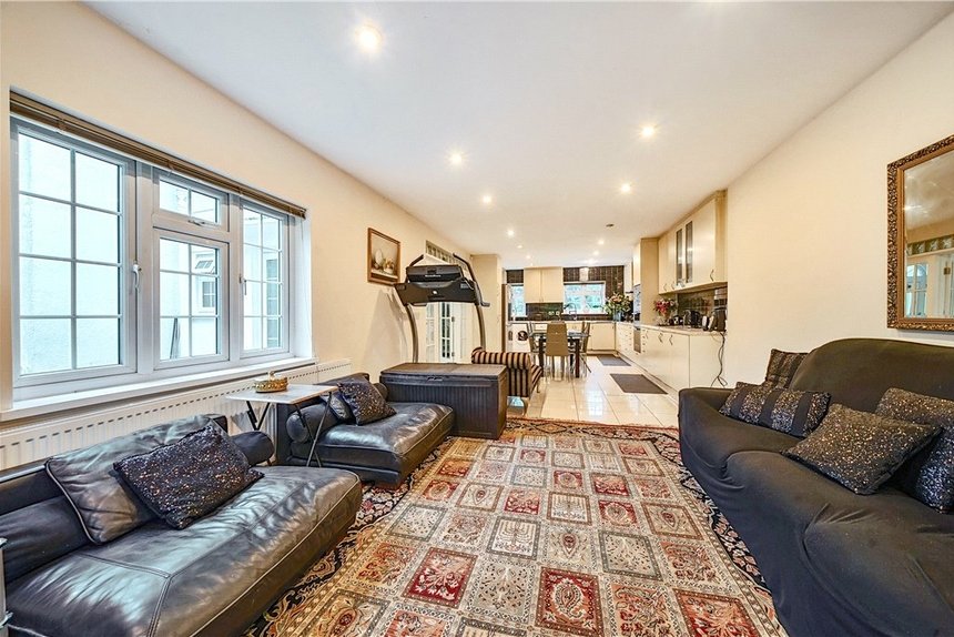 for sale ducks hill road london 33885 - Gibbs Gillespie