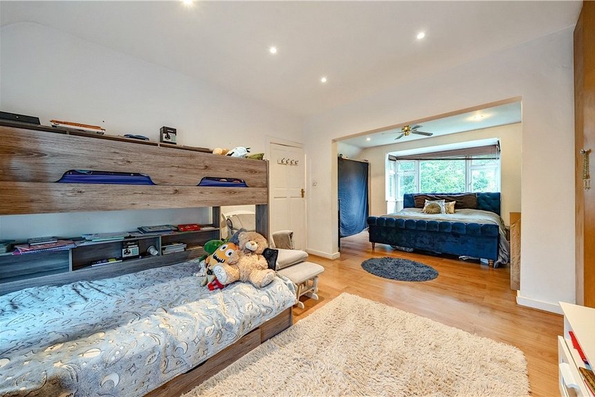 for sale ducks hill road london 33885 - Gibbs Gillespie