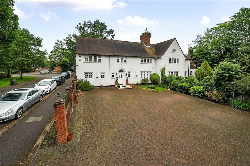 for sale ducks hill road london 33885 - Gibbs Gillespie