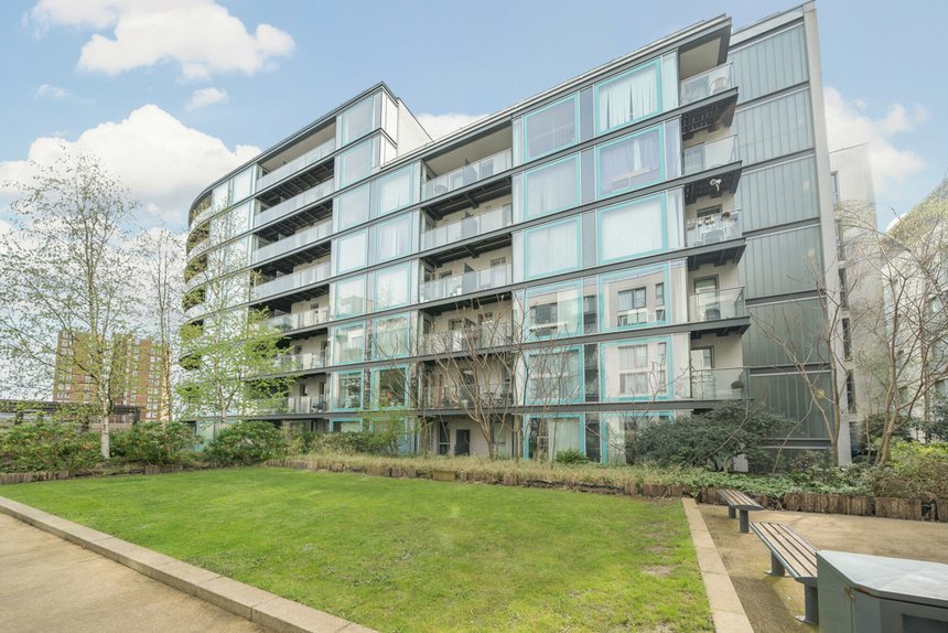 for sale station approach london 34033 - Gibbs Gillespie