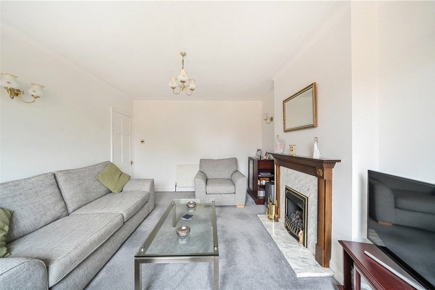 under offer lyon meade london 34301 - Gibbs Gillespie